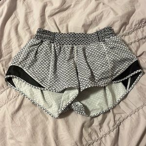 Lulu lemon hotty hot shorts (size 4) in great condition.